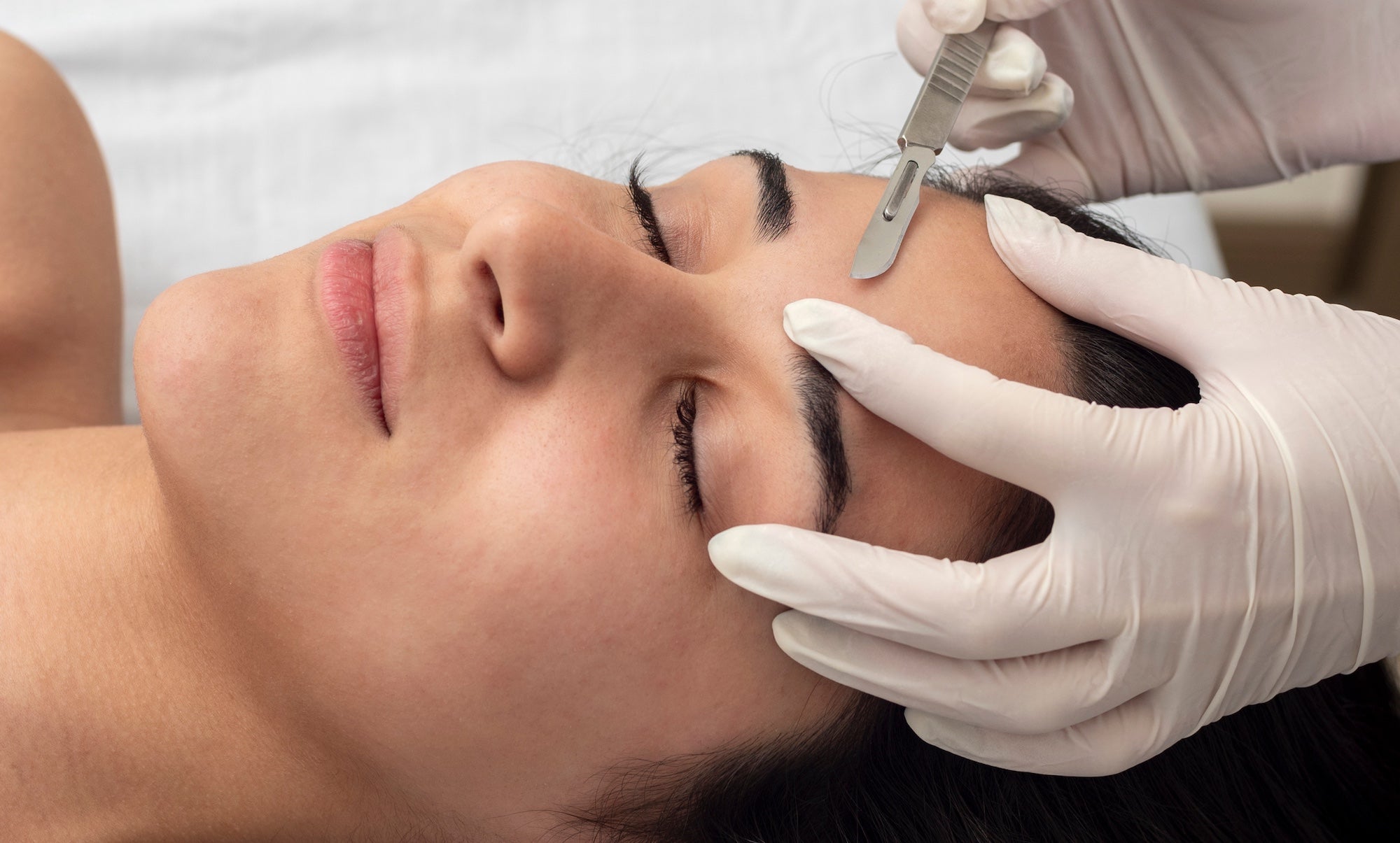 The Dos and Don'ts of Dermaplaning